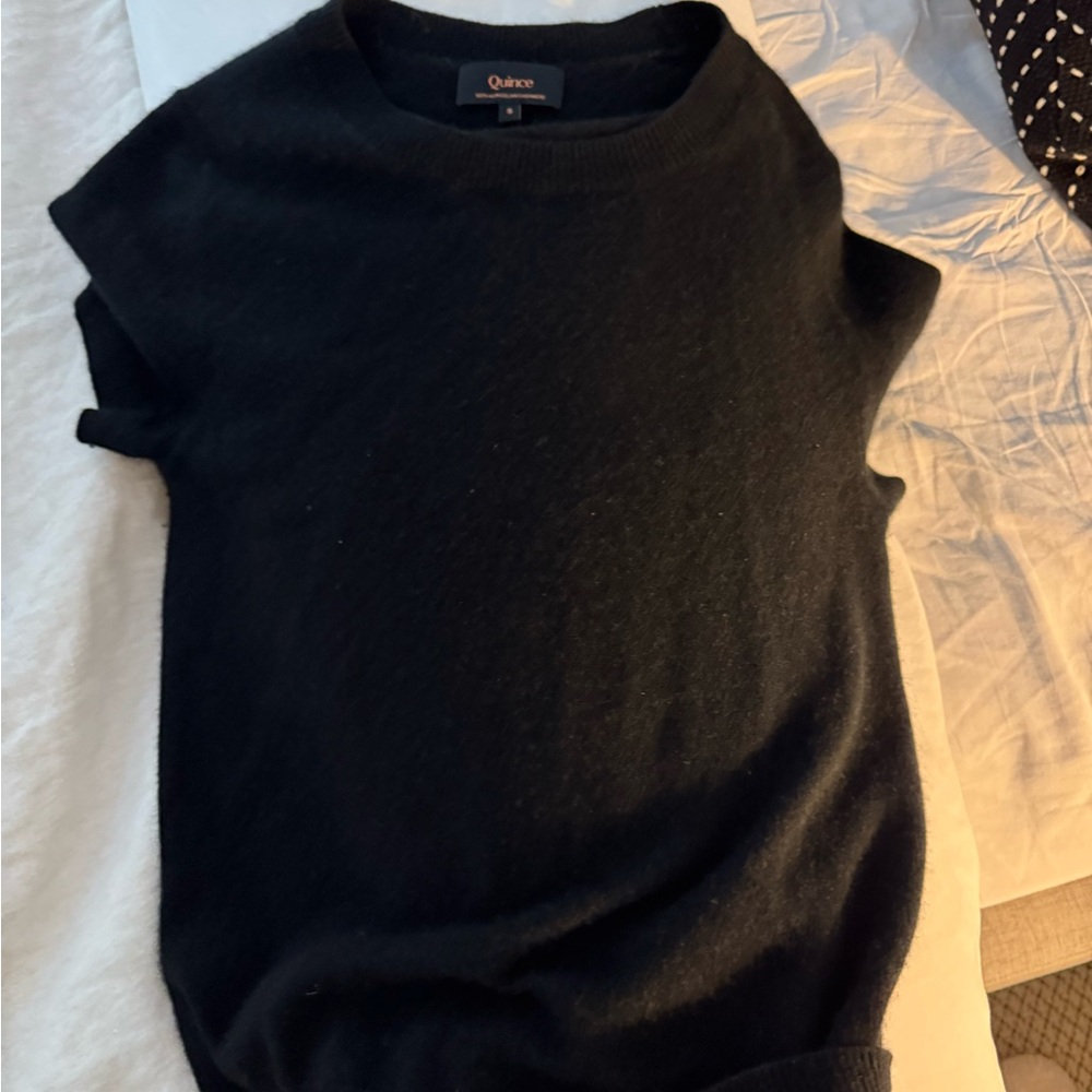 Quince Cashmere Short Sleeve Black Sweater